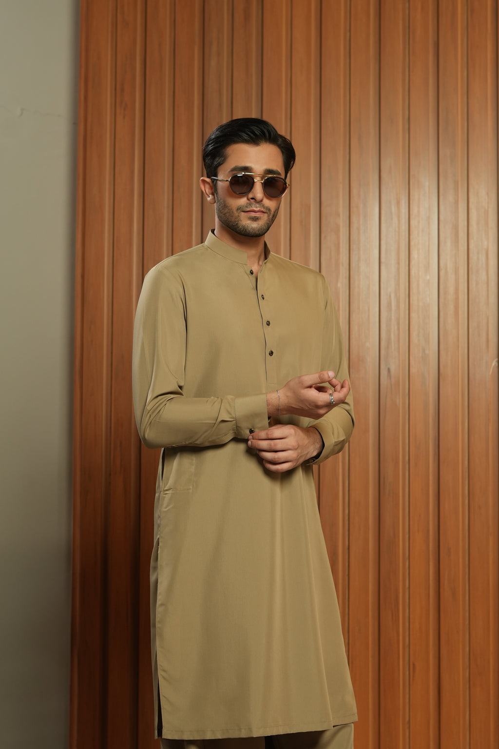 Regal Threads Reborn Fone - Shalwar Kameez