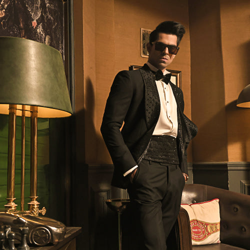 Two-Tone Velvet Front Tuxedo Suit – Article WST-022405