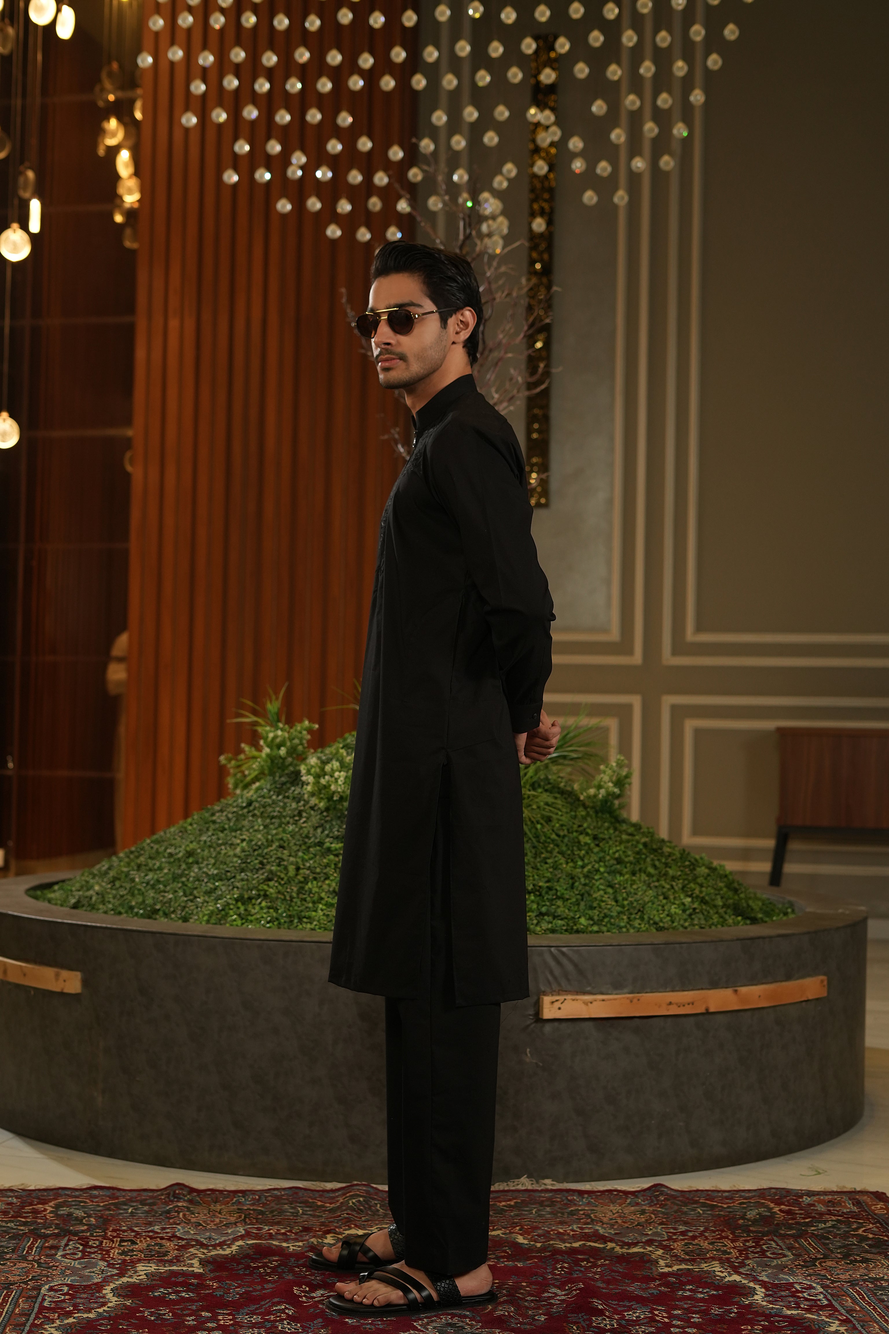 Shahmeer - Black