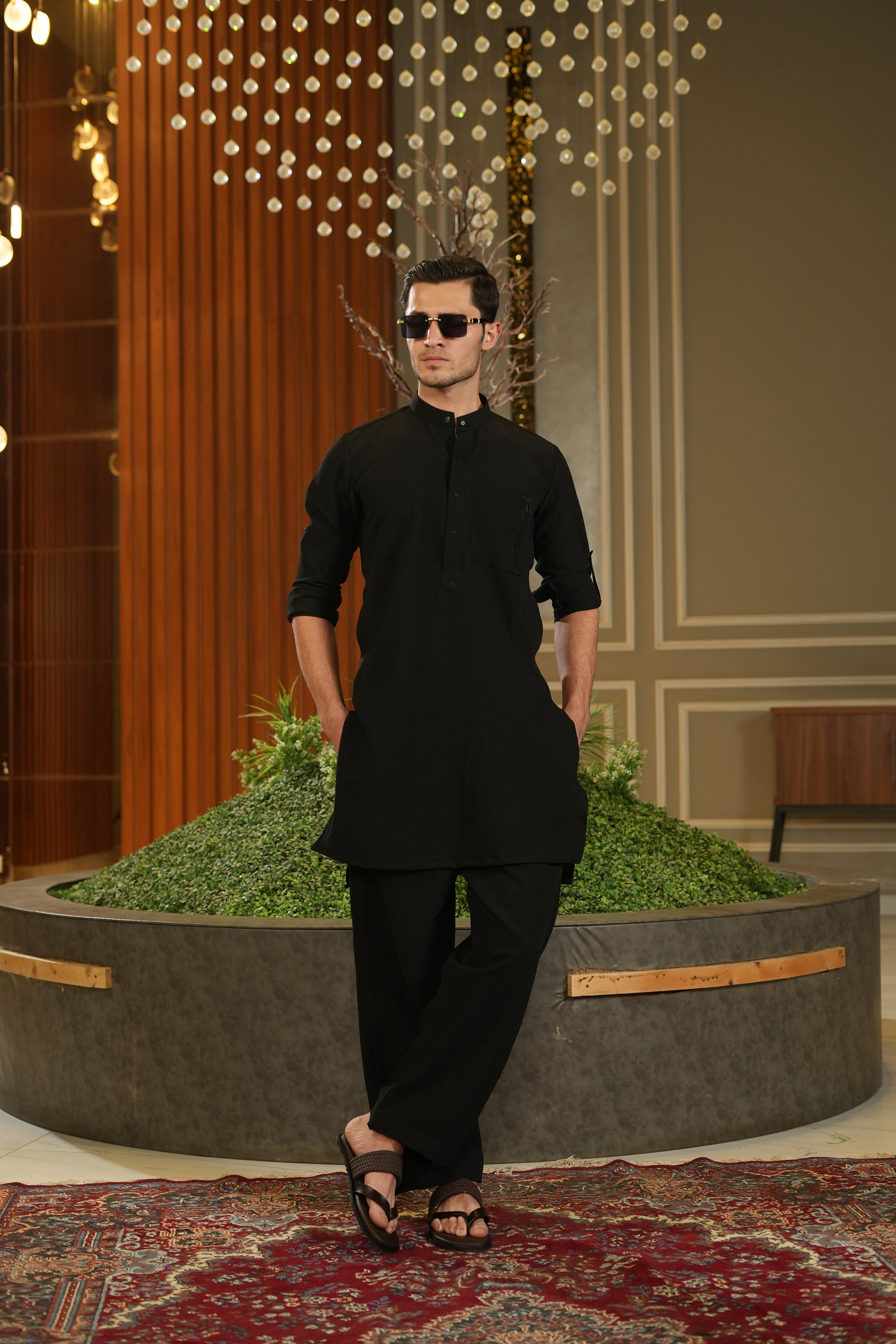Monarch - black