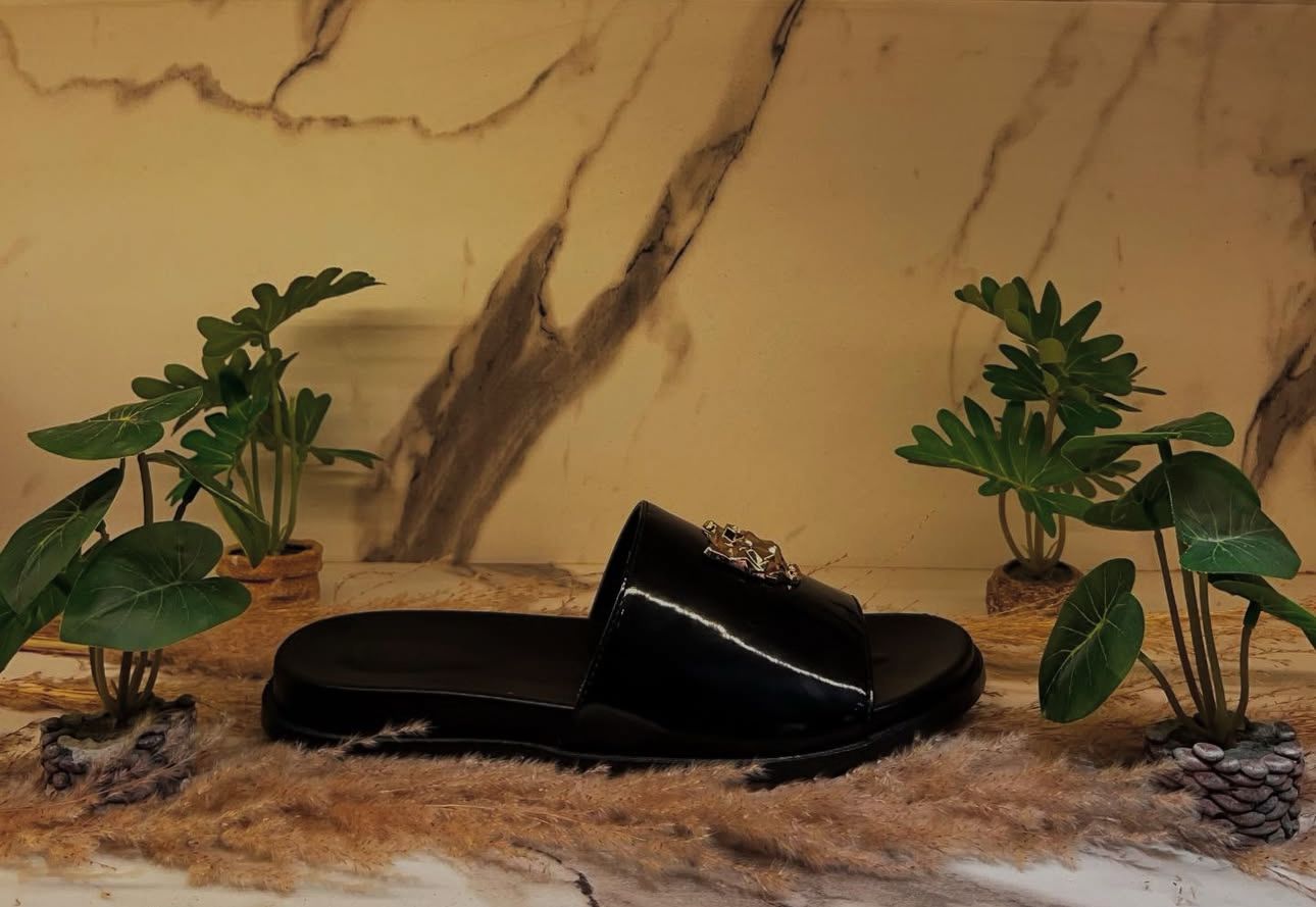 "CROWN STEP = Black Command , White Elegance"