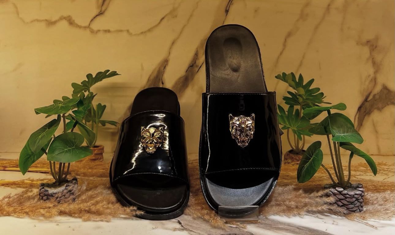 "CROWN STEP = Black Command , White Elegance"