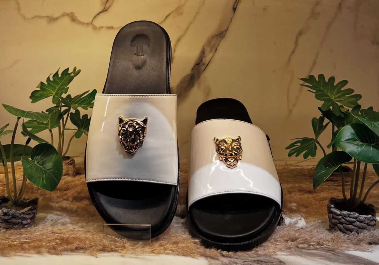 "CROWN STEP = Black Command , White Elegance"