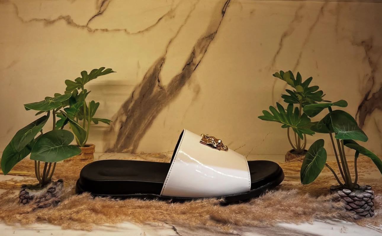 "CROWN STEP = Black Command , White Elegance"